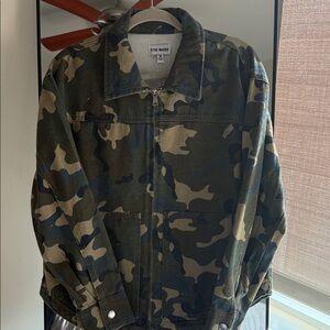 Steve Madden Women’s Camouflage Shacket